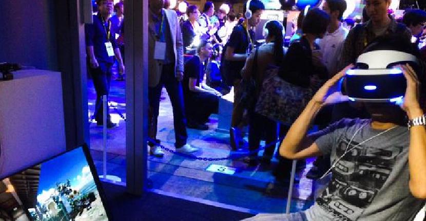 Hideo Kojima prueba PlayStation VR y Oculus Touch en el evento Tokyo Game Show
